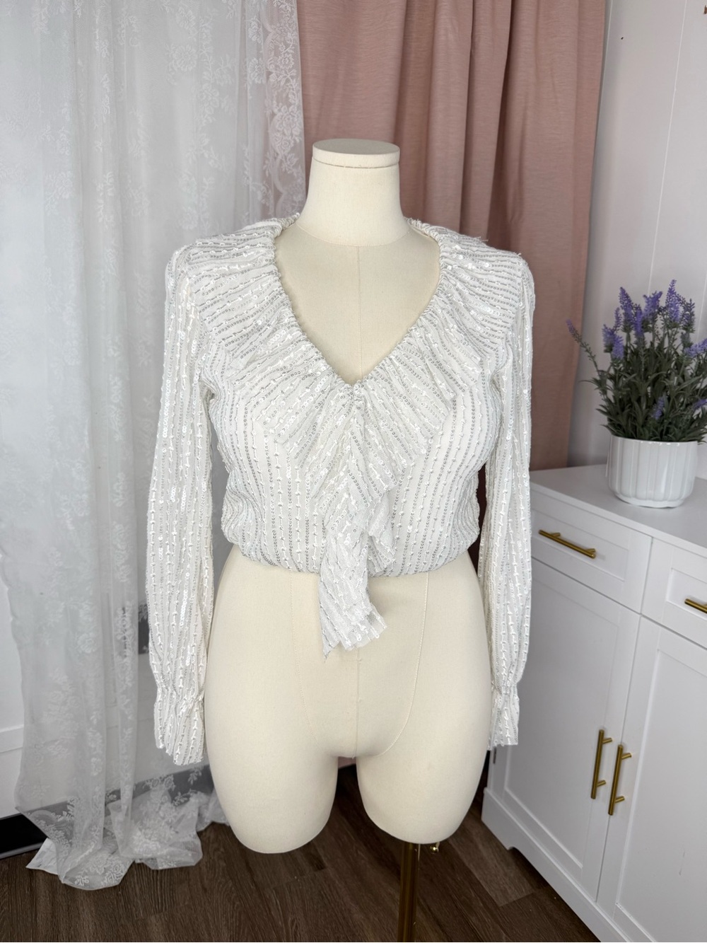 Saints and hearts Elegant White Sequin V-Neck Women's Top NWOT BIN#13